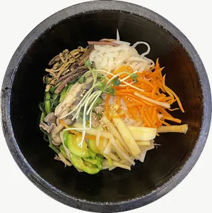 Bibim naengmyeon food PNG with transparent background, real photo cutout